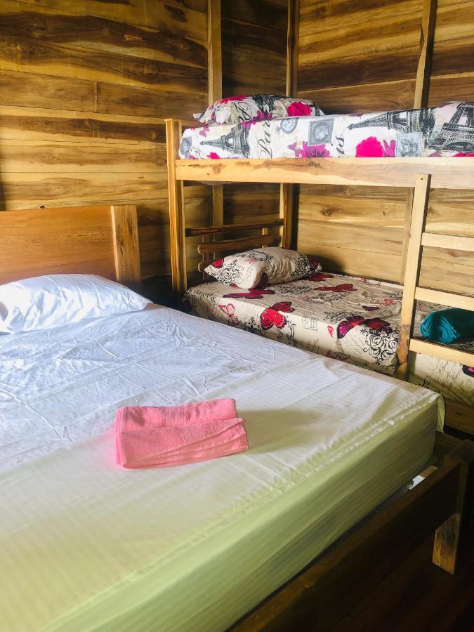 Palm Beach Hostal Guachaca Екстериор снимка