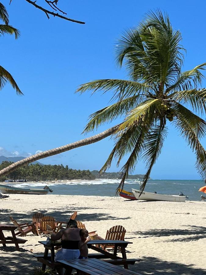 Palm Beach Hostal Guachaca Екстериор снимка
